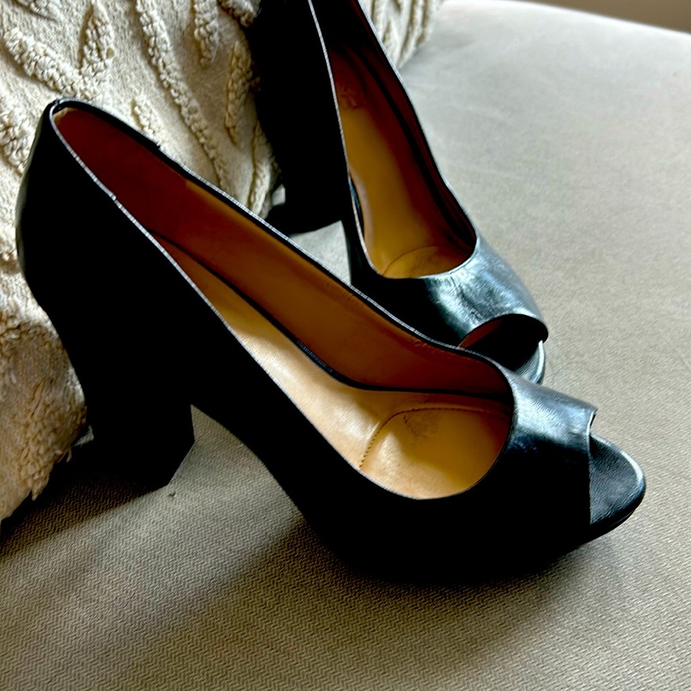 Open toe pump